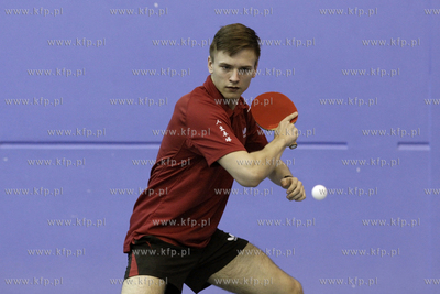 Jakub Folwarski, tenisista stolowy. 18.11.2013 fot....