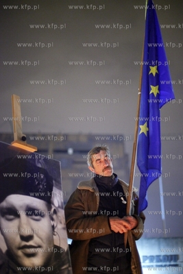 Manifestacja poparcia dla Ukrainy na Placu Solidarnosci...