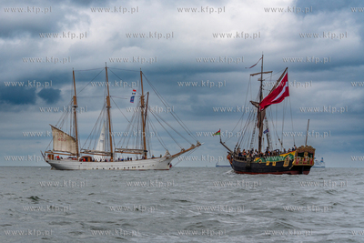 Zlot żaglowców Baltic Sail w Gdańsku. Parada jedostek...