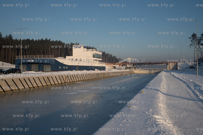 Zima na Mierzei Wiślanej. Zamarznięty Kanał przez...
