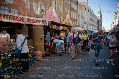 Gdansk. Jarmark Dominikanski. Stoiska na ul. Tkackiej.
04.08.2011
fot....