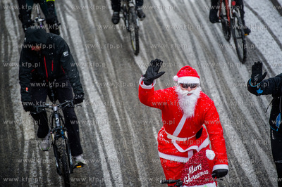 Gdansk. Droga Zielona. Coroczna akcja Mikolaje na Rowerach...