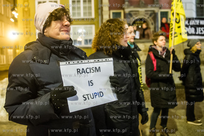 Gdańsk. Długi Targ. Pikieta - Solidarnie przeciwko...