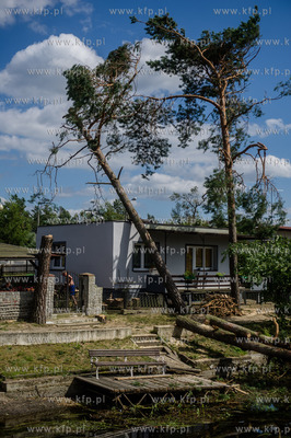 Rytel k. Chojnic. Skutki nawałnicy, która z piątku...