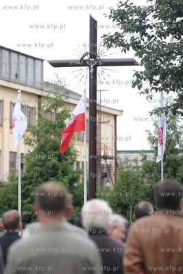 Krzyz stojacy na terenie stoczni gdynia, upamietniajacy...