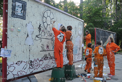 Lato zaczyna sie w Gdyni czyli Cudawianki. Nz. URBAN...