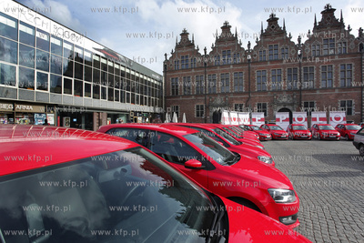 Prezentacja na Targu Weglowym nowego modelu samochodu...