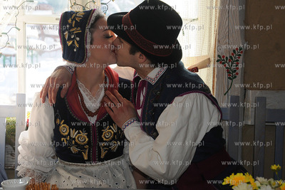 Czlonkowie Zespolu Piesni i Tanca Mazowsze odwiedzili...