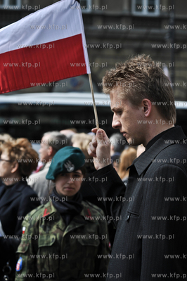 Warszawa, Minuta ciszy w intencji zmarlych osob w katastrofie...