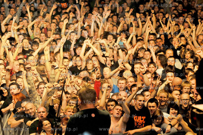 Kilka tysiecy fanow zgromadzil koncert zespolu KULT...