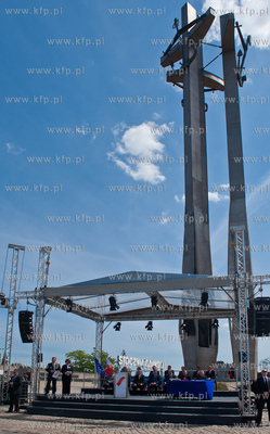 Pomnik Trzech Krzyzy na Placu Solidarnosci w Gdansku.....