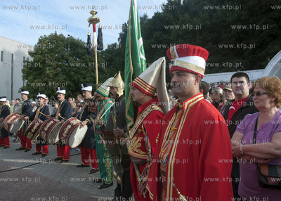 Ulicami Gdyni przeszla Orkiestra Tureckich Sil Zbrojnych...