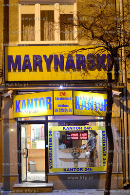 Gdynia. Centrum miasta wieczorowa pora. Nz. Ulica Abrahama...