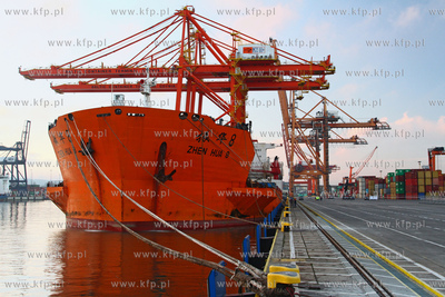 Nowe suwnice dla Baltyckiego Terminalu Kontenerowego...
