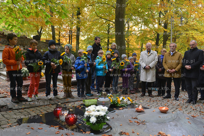 Cmentarz Gdynia Witomino. Uroczystosci w 15 rocznice...