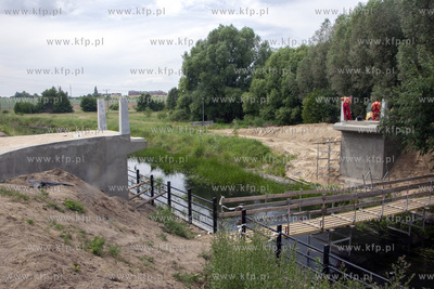 Budowa kładki na kanale Raduni w Pruszczu Gdańskim...