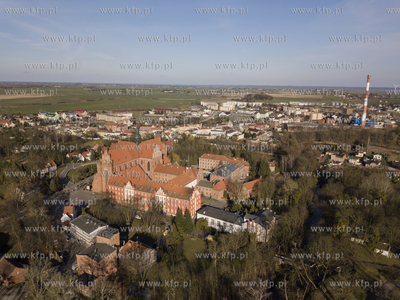 Pelplin z lotu ptaka. Na pierwszym planie pocysterski...
