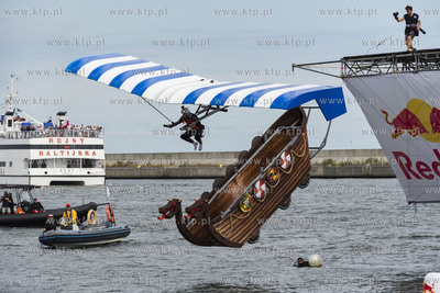Red Bull Konkurs Lotów w Gdyni. Nz. drużyna Asterix...