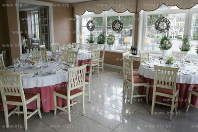 Dwor Oliwski polozony w malowniczej Dolinie Radosci...