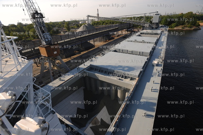 Do Gdańska przyplynal statek BULKNES z kruszywem pod...