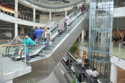 Oficjalne otwarcie dla klientow centrum handlowego...