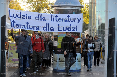MOLO KSIAZKOWE od deski do deski. Akcja milosnikow...
