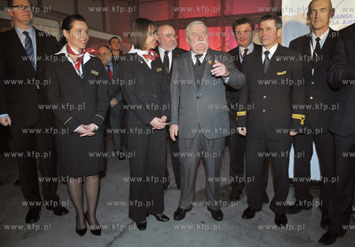 Uroczystosc powitania 2 milionowego pasazera na lotnisku...