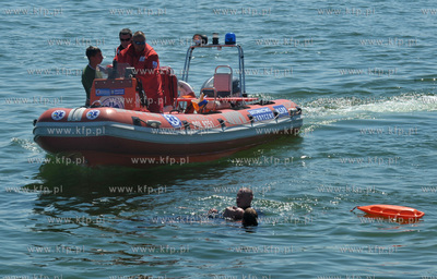 Akcja Zdrowe Wakacje. Pokaz wspoldzialania słuzb ratowniczych...