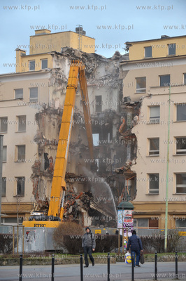 Wyburzanie dawnego Domu Towarowego PDT a obecnie Galerii...