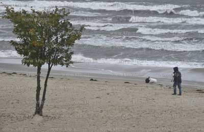 Sztorm i wiatr w Sopocie. Plaża. 5.10.2016 Fot. Maciej...