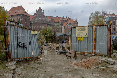 Gdańsk. Budowa Gdańskiego Teatru Szekspirowskiego...