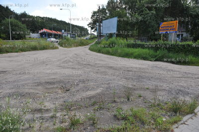 Plac skrzyżowaniu ul. Dolne Młyny i Dolne Migowo....