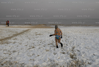 Gdansk Jelitkowo. Kapiel morsow przy temperaturze powietrza...