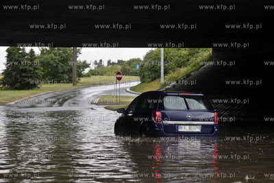 Gdansk Zaspa. Zalany przejazd pod wiaduktem na Al....