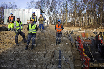 Uroczystość wmurowania kamienia węgielnego, pod
budowę...