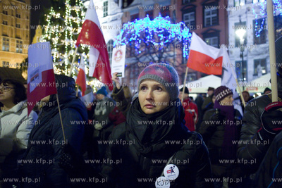 Długi Targ w Gdańsku. Protest środowisk opozycyjnych...
