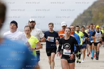 Gdynia. Bieg Europejski. Nz. biegacze na bulwarze nadmorskim.
07.05.2017
fot....