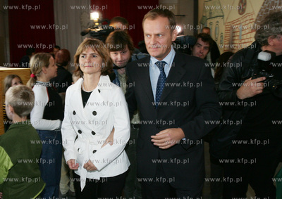 Wybory parlamentarne. Sopot. Glosuje Donald Tusk z...