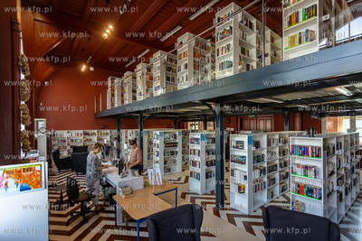 Biblioteka miejsko-powiatowa znajdująca się na dworcu...