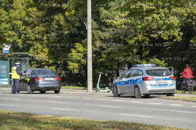 Kontrola prędkości przez policjantów na al. Zwycięstwa....