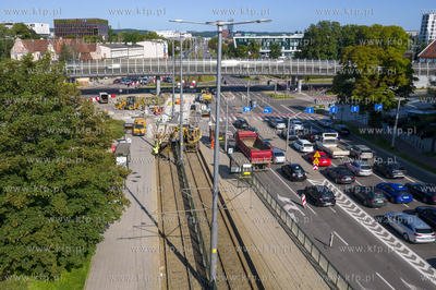 Wrzeszcz. Trwa remont przejazdów przez torowisko tramwajowe...