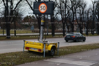 Ograniczenie prędkości do 50 km na godzinę na al....