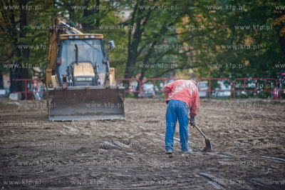 Gdansk. Prace porzadkowe na Targu Siennym i Rakowym...