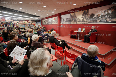 Gdansk. Biblioteka Manhattan w CH Manhattan. Spotkanie...