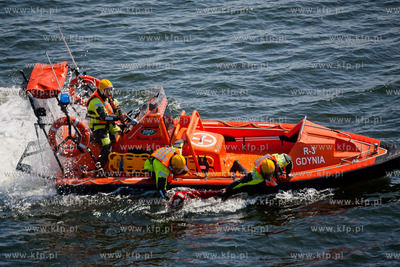 Gdynia. Swieto Morza. Pokaz dzialan antyterrorystycznych...