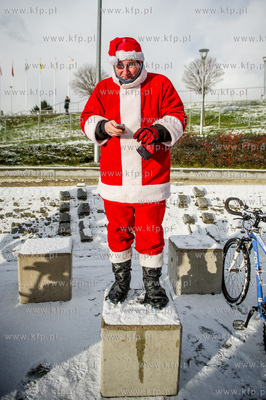 Gdansk. Parking pod Ergo Arena. Coroczna akcja Mikolaje...