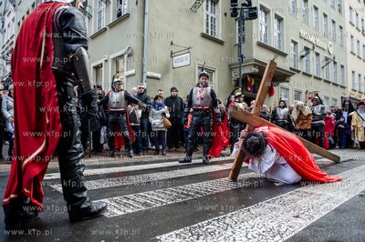 Wielki Piatek. Misterium Meki Panskiej na ulicach Gdanska.
03.04.2015
fot....
