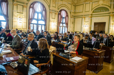 Gdansk. Nowy Ratusz. Sesja Rady Miasta Gdanska. Glosowanie...
