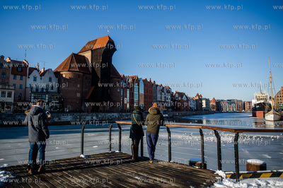 Gdańsk. Mroźny, słoneczny, zimowy dzień. Minusowe...