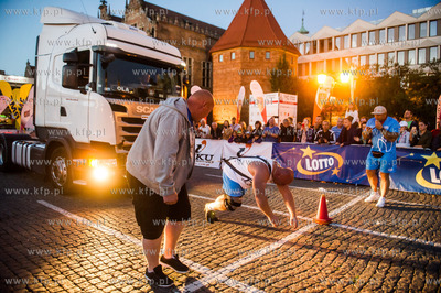 Gdańsk. Targ Węglowy. Zawody Pucharu Polski Strong...